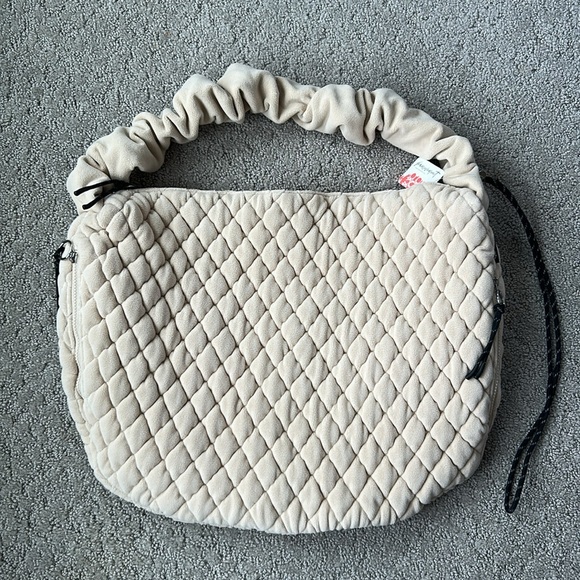 Free People Movement Pucker Up Fleece Carryall Quilted Tote Travel Gum Bag NWT - Picture 7 of 10